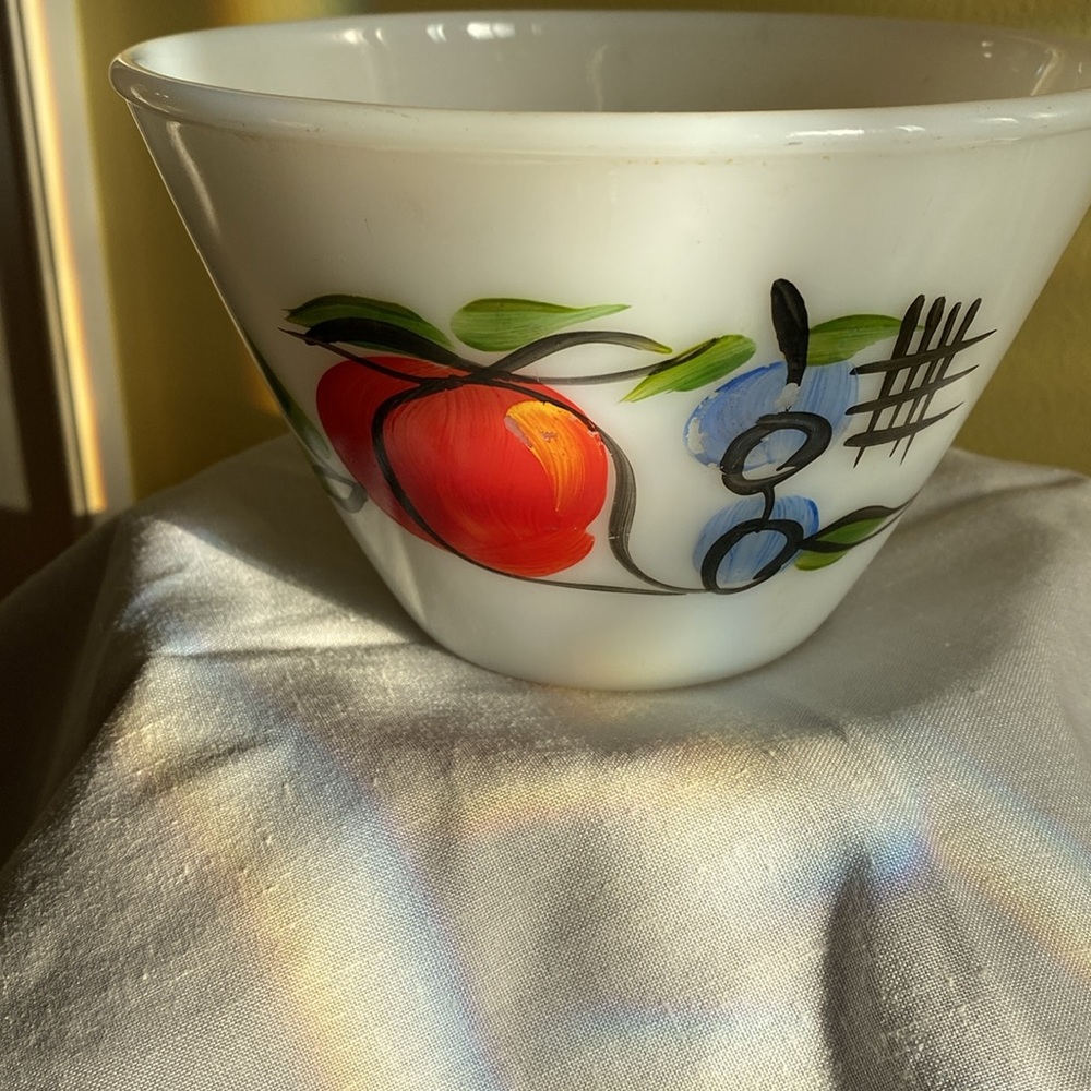 Fire King Vintage Milk glass bowl with painted Apple and blueberries. Ca 1950.